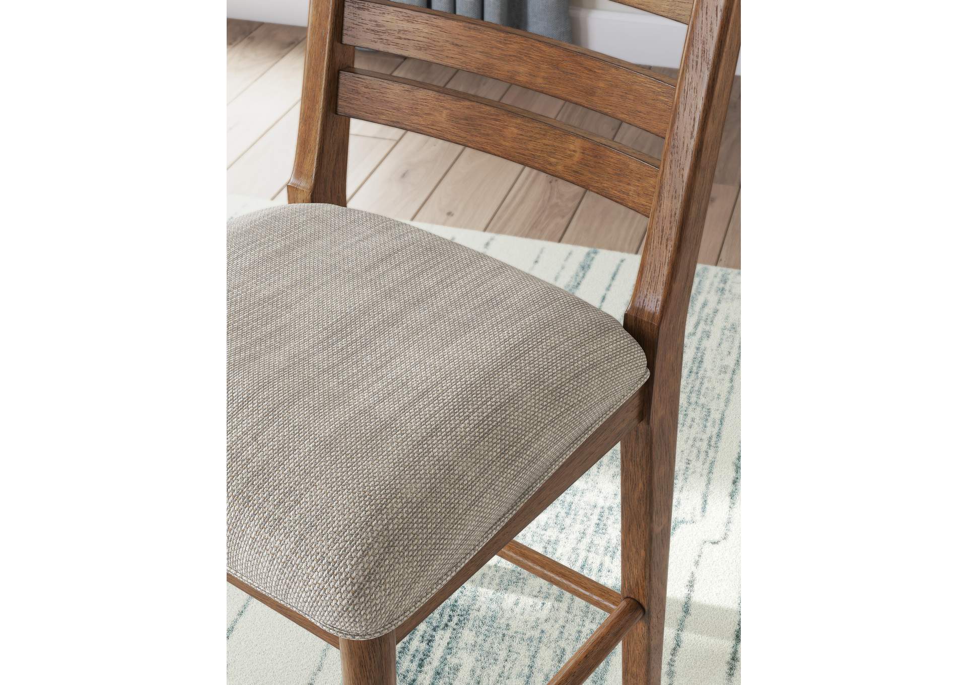 Chadworth Counter Height Dining Table and 4 Barstools detail