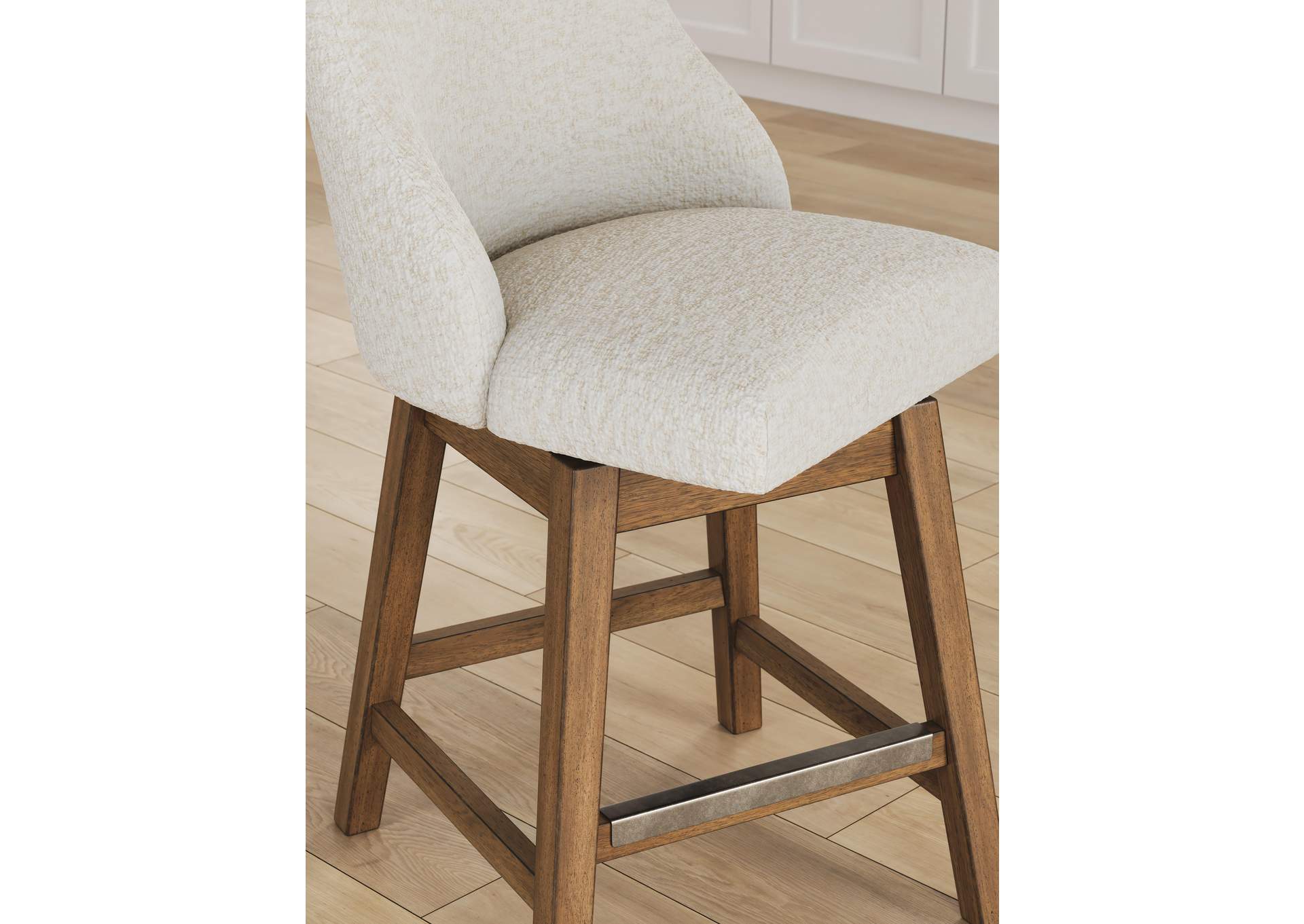 Cabalynn Counter Height Dining Table and 6 Barstools detail