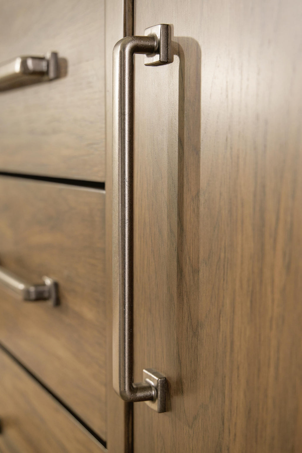 Cabalynn Dining Server in Light Brown, detail view