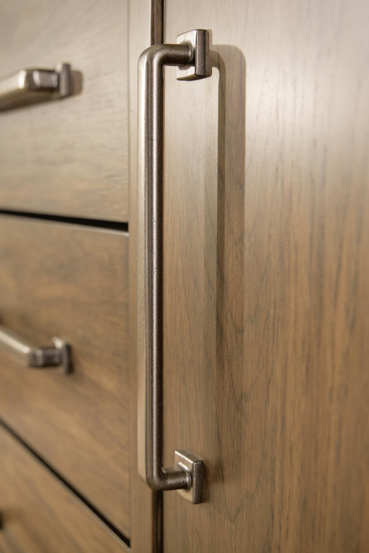 Cabalynn Dining Server in Light Brown, detail view