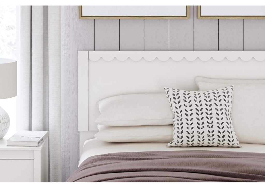Hallityn Full Panel Headboard, Dresser and Chest detail
