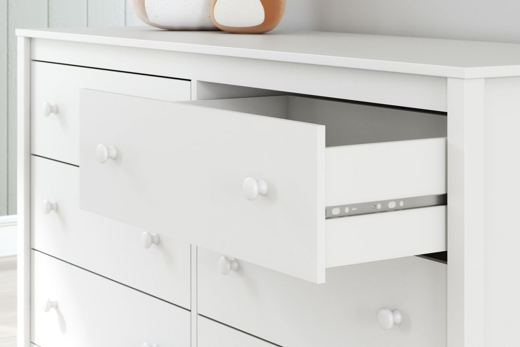 Hallityn Dresser in White, detail view
