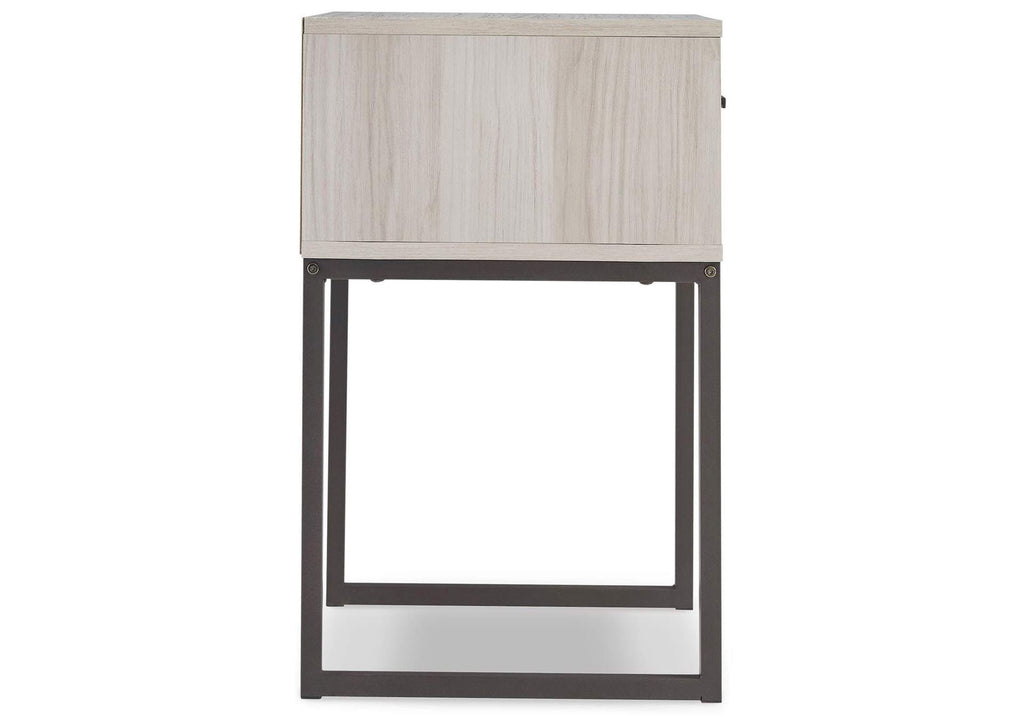 Socalle Queen Platform Bed and 2 Nightstands side view