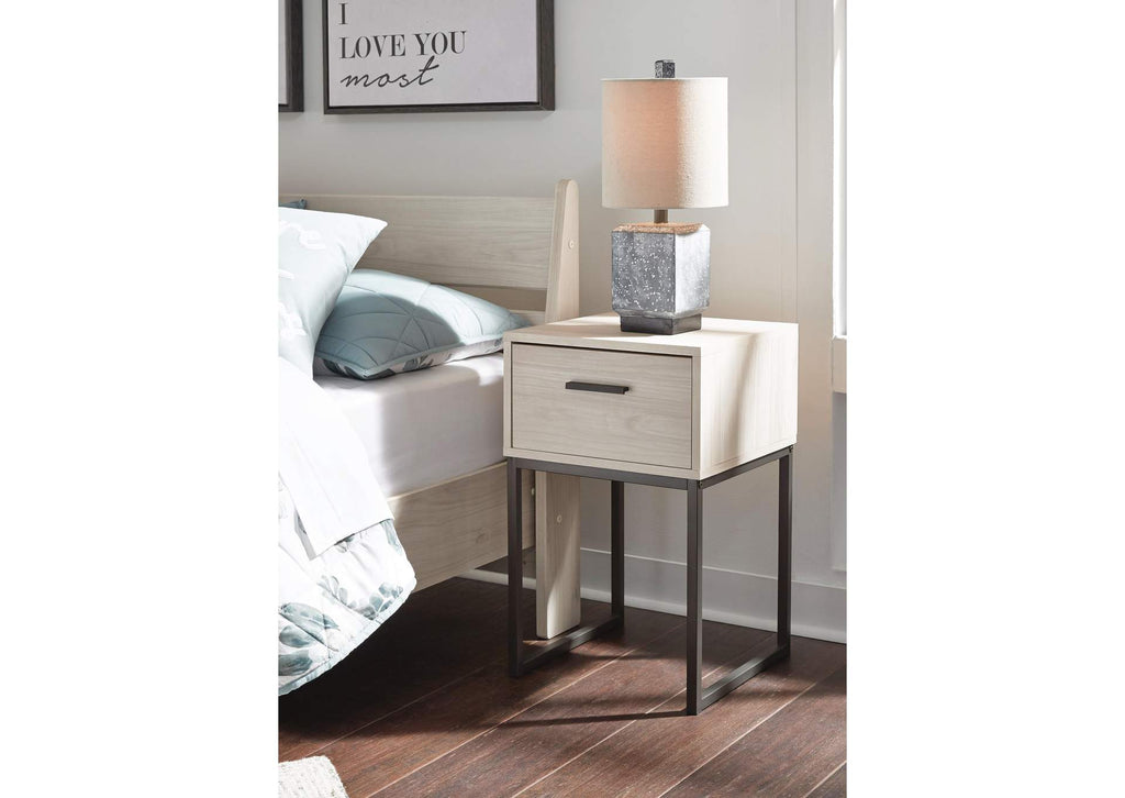Socalle Queen Platform Bed and 2 Nightstands