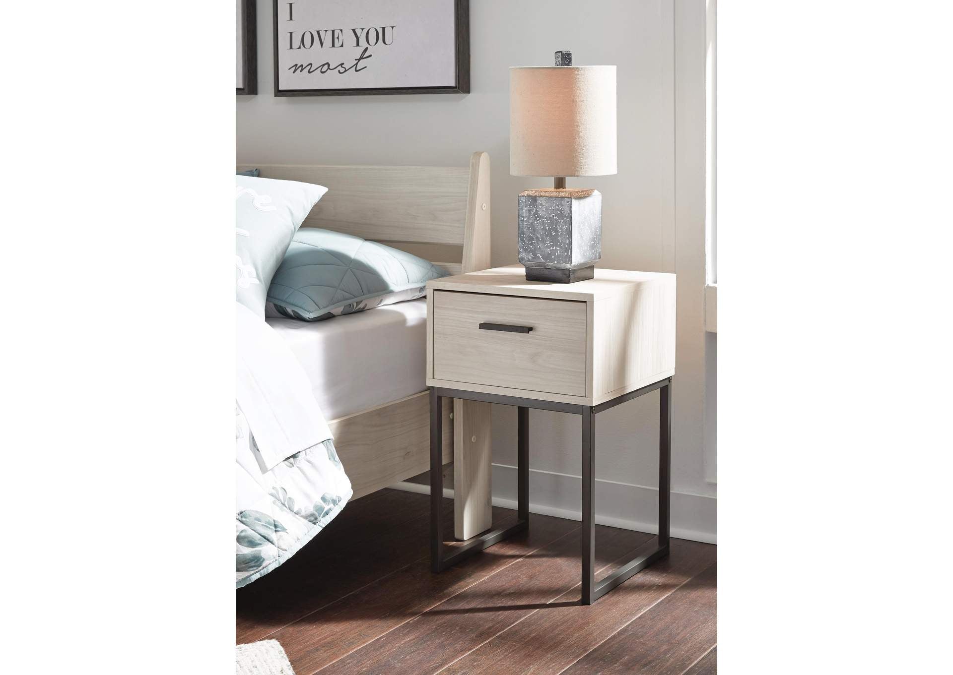 Socalle Queen Platform Bed and 2 Nightstands