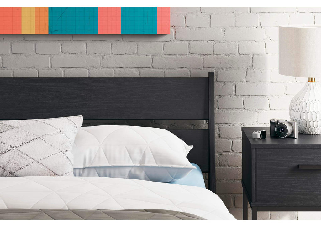 Socalle Full Panel Platform Bed, Dresser and Chest detail