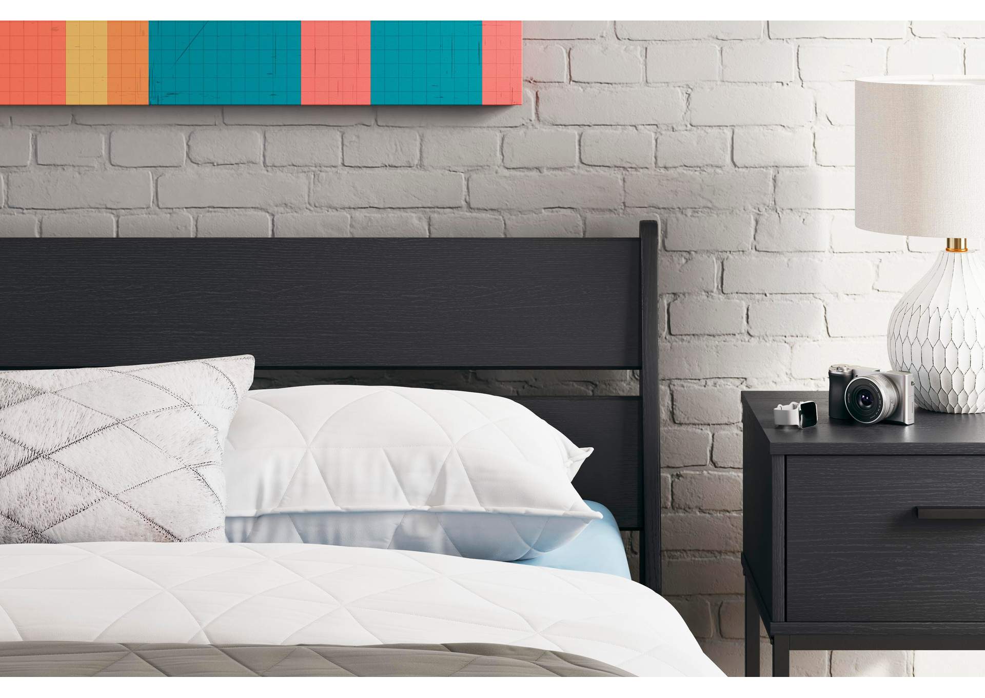 Socalle Full Panel Platform Bed, Dresser and Nightstand detail