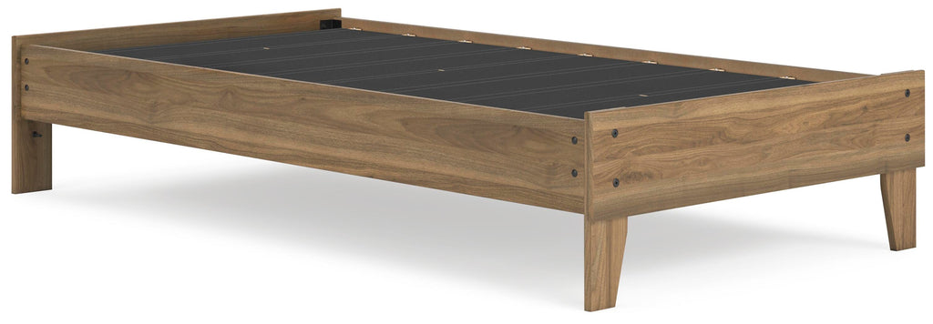 Deanlow Twin Platform Bed in Honey, angle view
