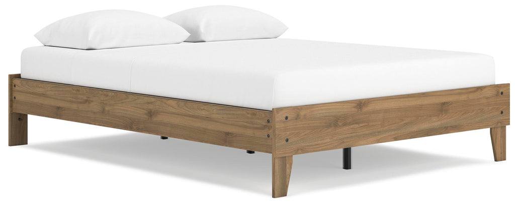Deanlow Queen Platform Bed in Honey, angle view