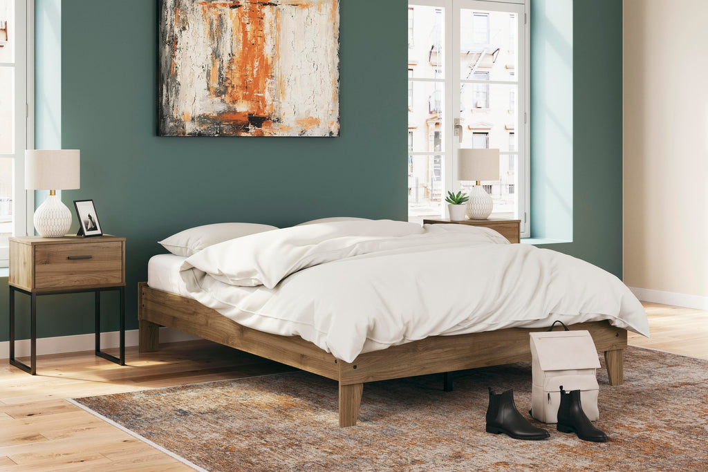 Deanlow Queen Platform Bed in Honey, alternate view 3