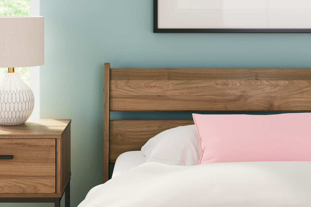 Deanlow Twin Platform Panel Bed in Honey, detail view