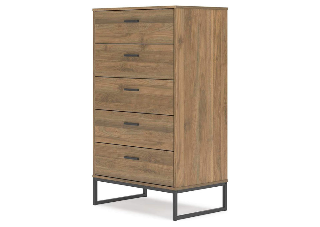 Deanlow Full Platform Bed, Dresser, Chest and 2 Nightstands angled view
