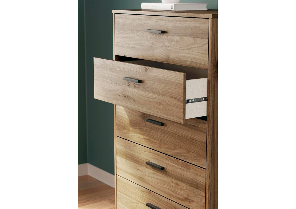 Deanlow Full Platform Bed, Dresser and Chest detail