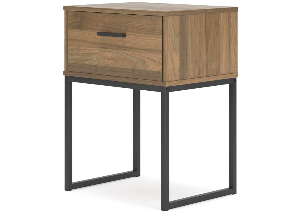 Deanlow Queen Panel Headboard and 2 Nightstands angled view