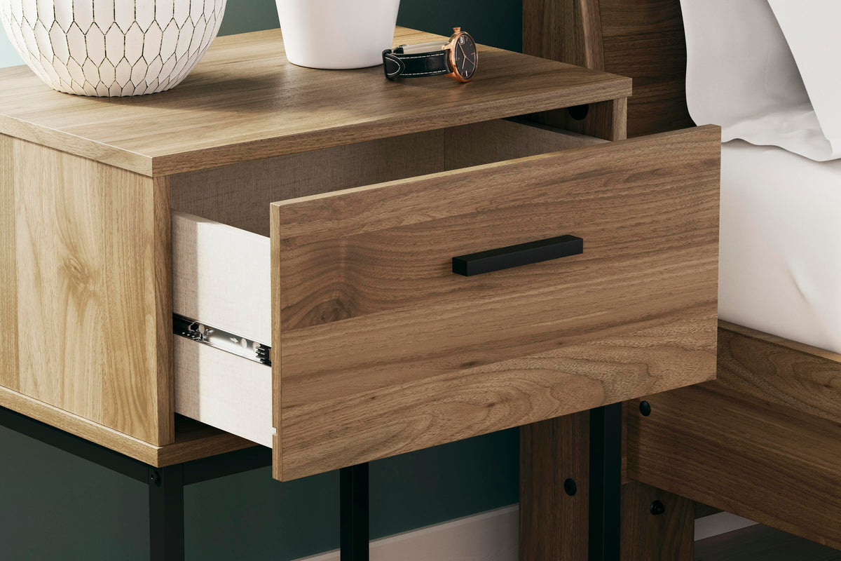 Deanlow Nightstand in Honey, detail view