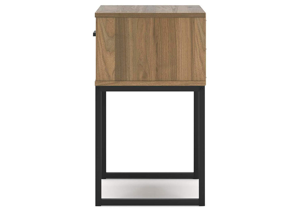 Deanlow Queen Platform Panel Bed, Dresser, Chest and 2 Nightstands side view