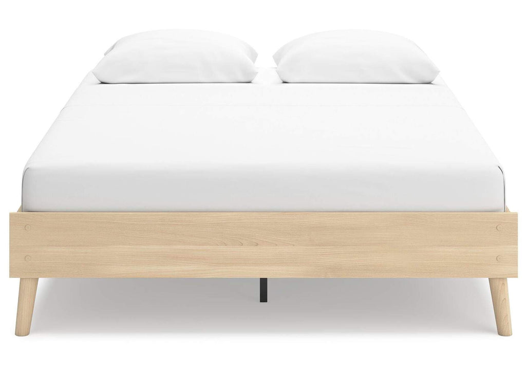 Cabinella Queen Platform Bed, Dresser and 2 Nightstands front view