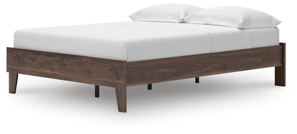 Calverson Full Platform Bed in Mocha, angle view