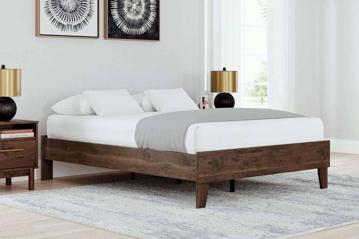 Calverson Full Platform Bed in Mocha, alternate view 3