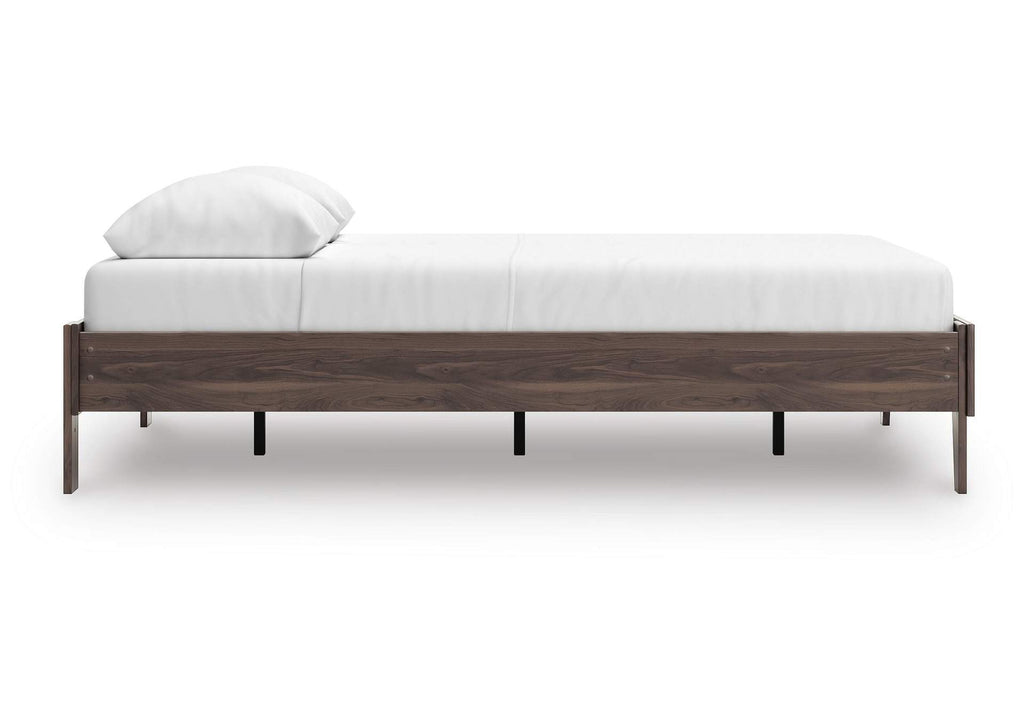 Calverson Queen Platform Bed, Dresser, Chest and 2 Nightstands side view