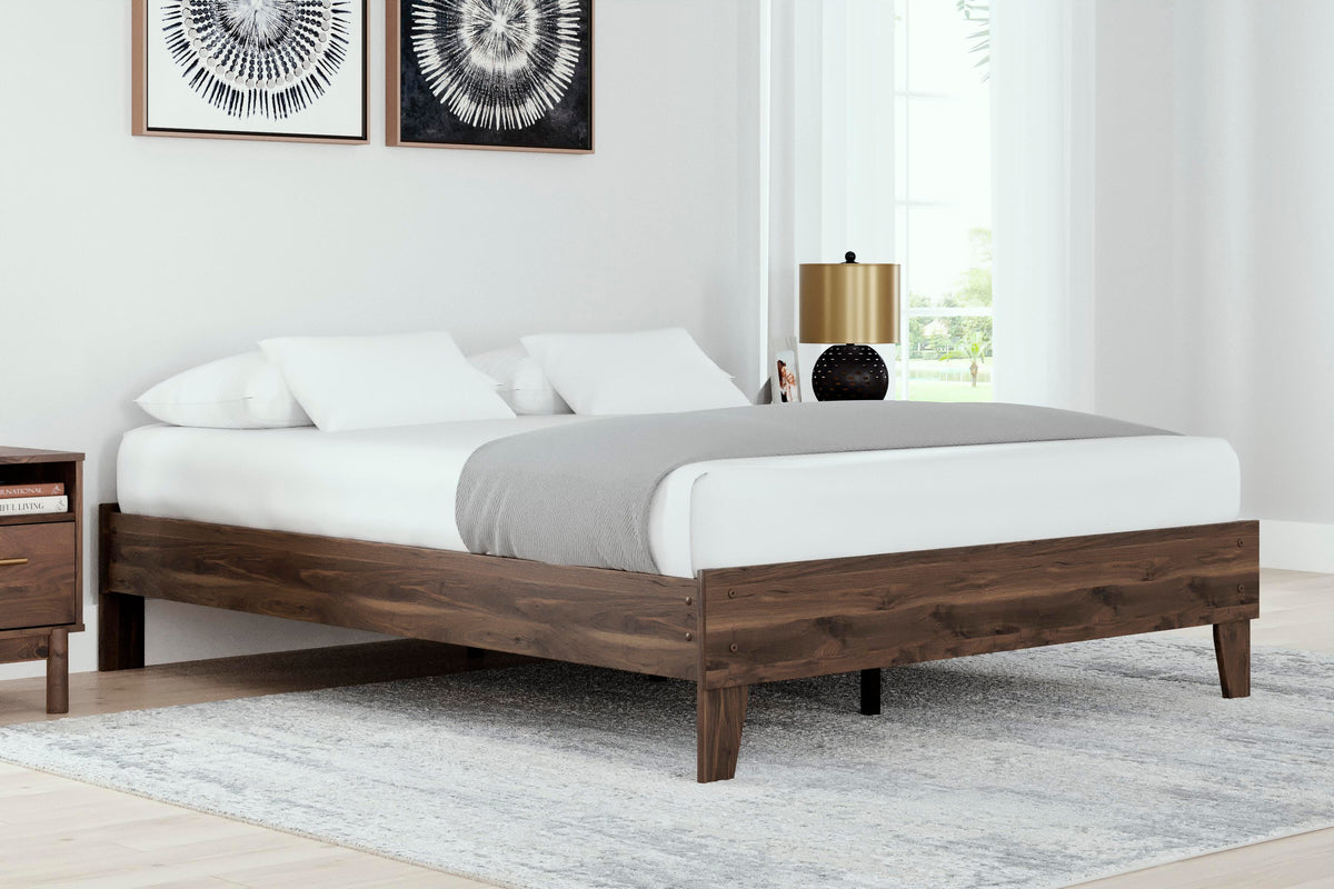 Calverson Queen Platform Bed in Mocha, alternate view 3