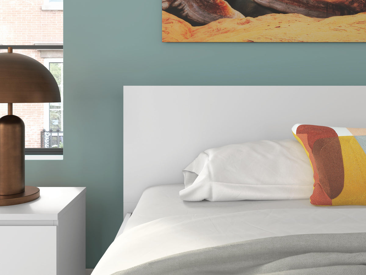 Onita King Panel Platform Bed with Storage in White, detail view
