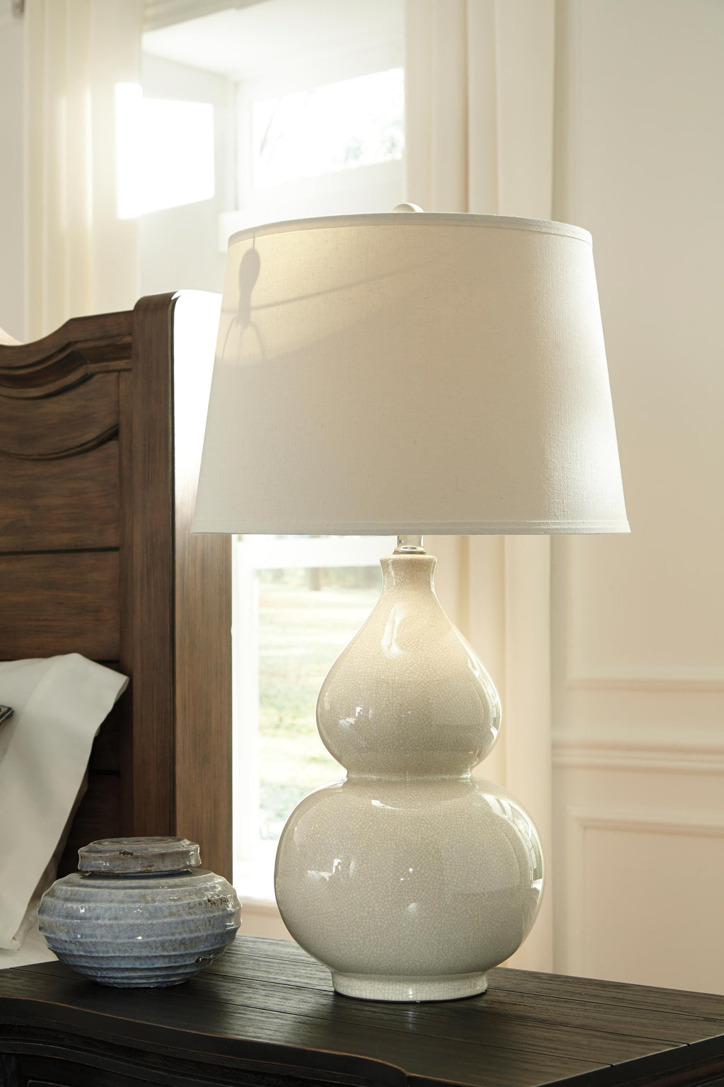 Saffi Table Lamp in Cream, alternate view 3
