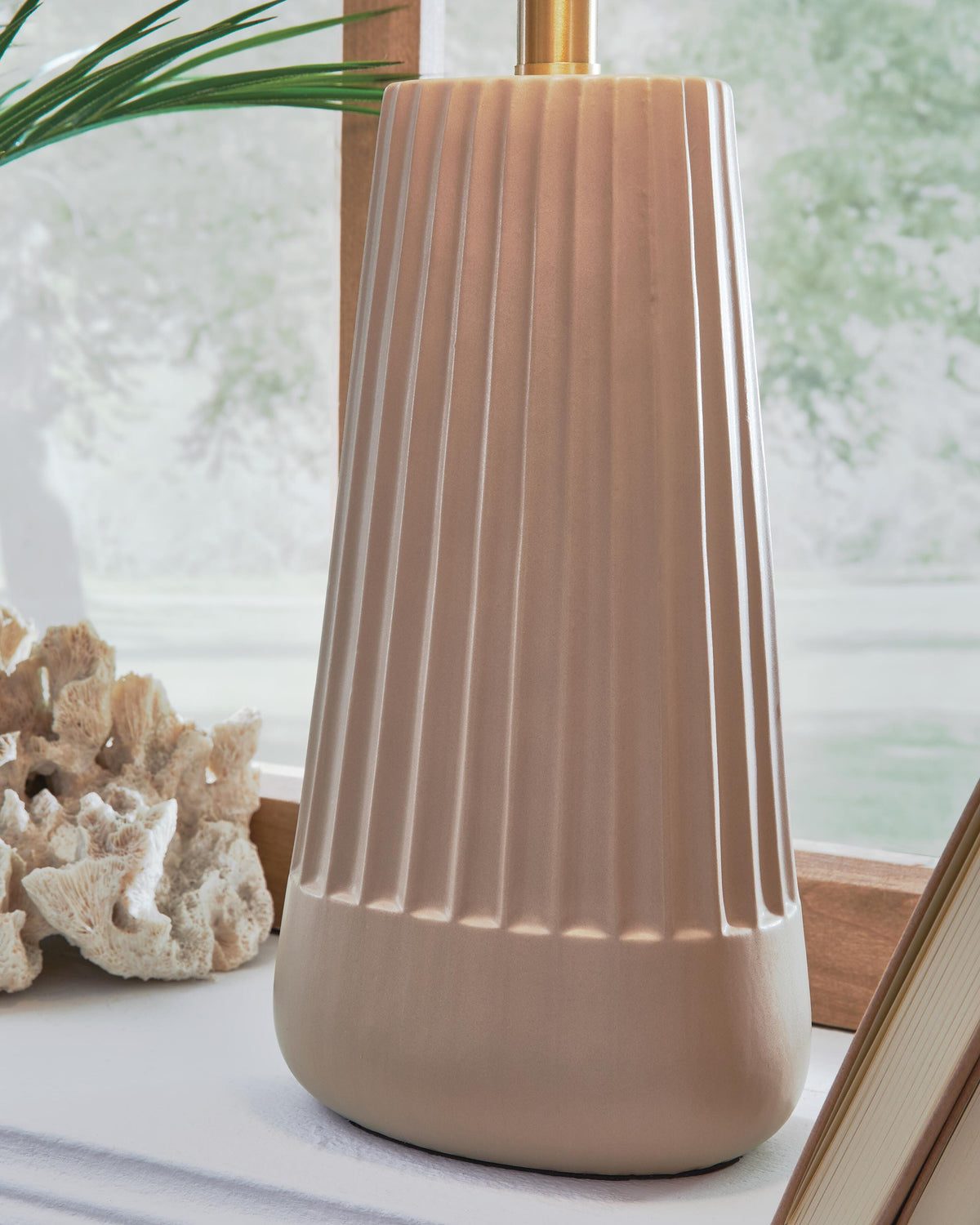 Dellner Table Lamp in Mocha, detail view