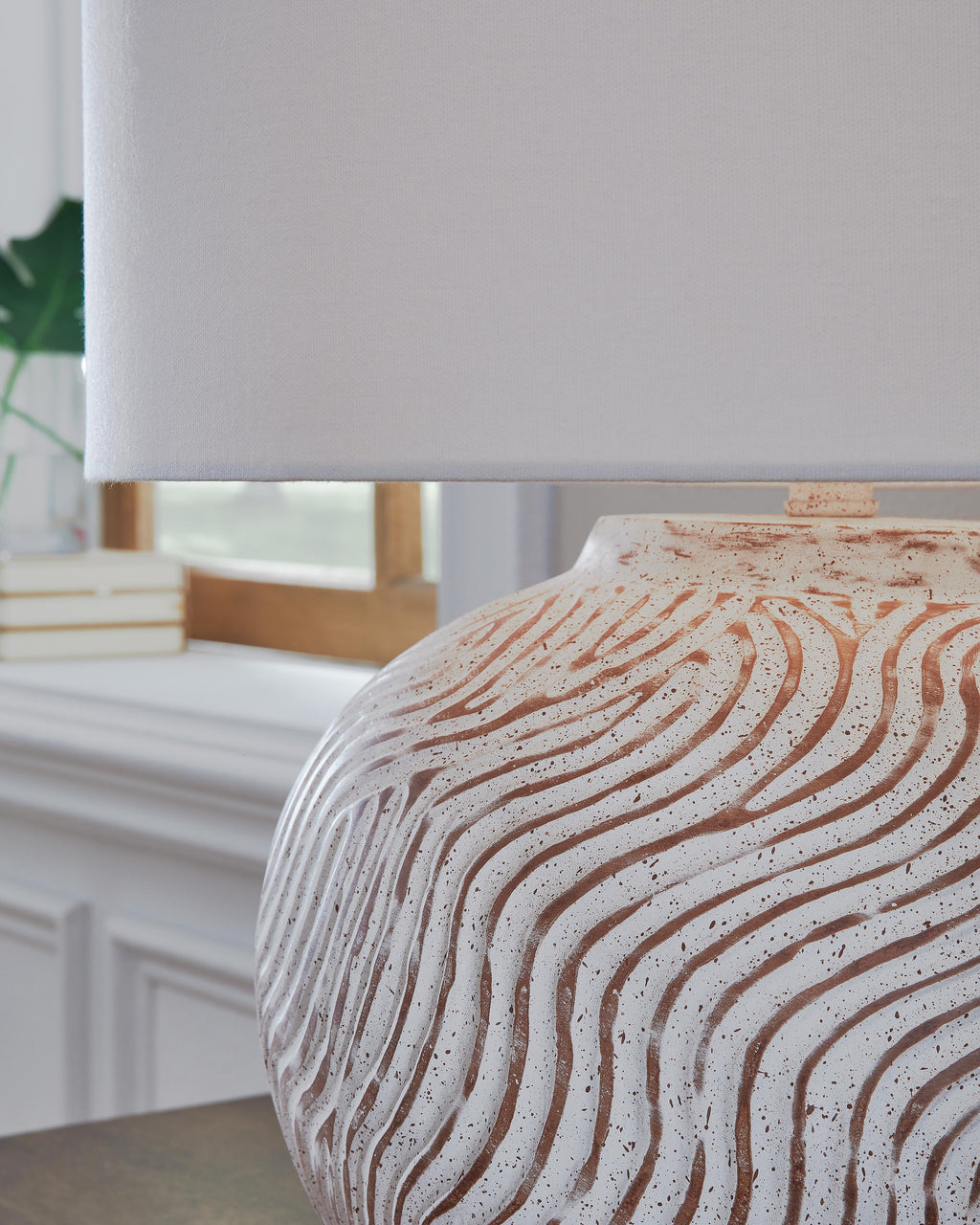 Vien Table Lamp in Distressed White, detail view