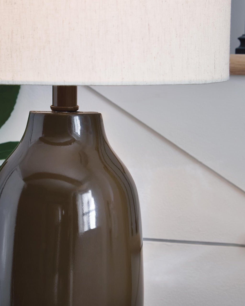 Jyler Table Lamp in Brown, detail view