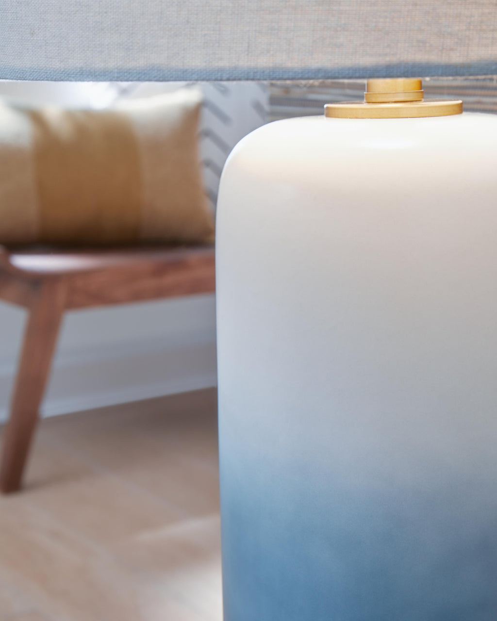 Lemrich Table Lamp in White/Teal, detail view