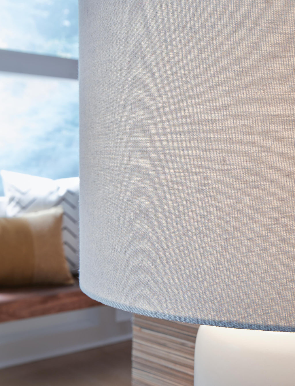 Lemrich Table Lamp in White/Teal, detail view