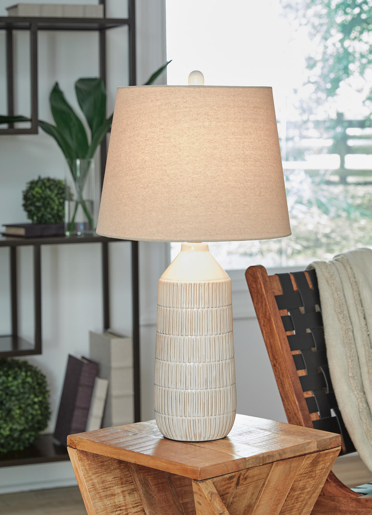 Willport Table Lamp (Set of 2) in Off White, alternate view 3