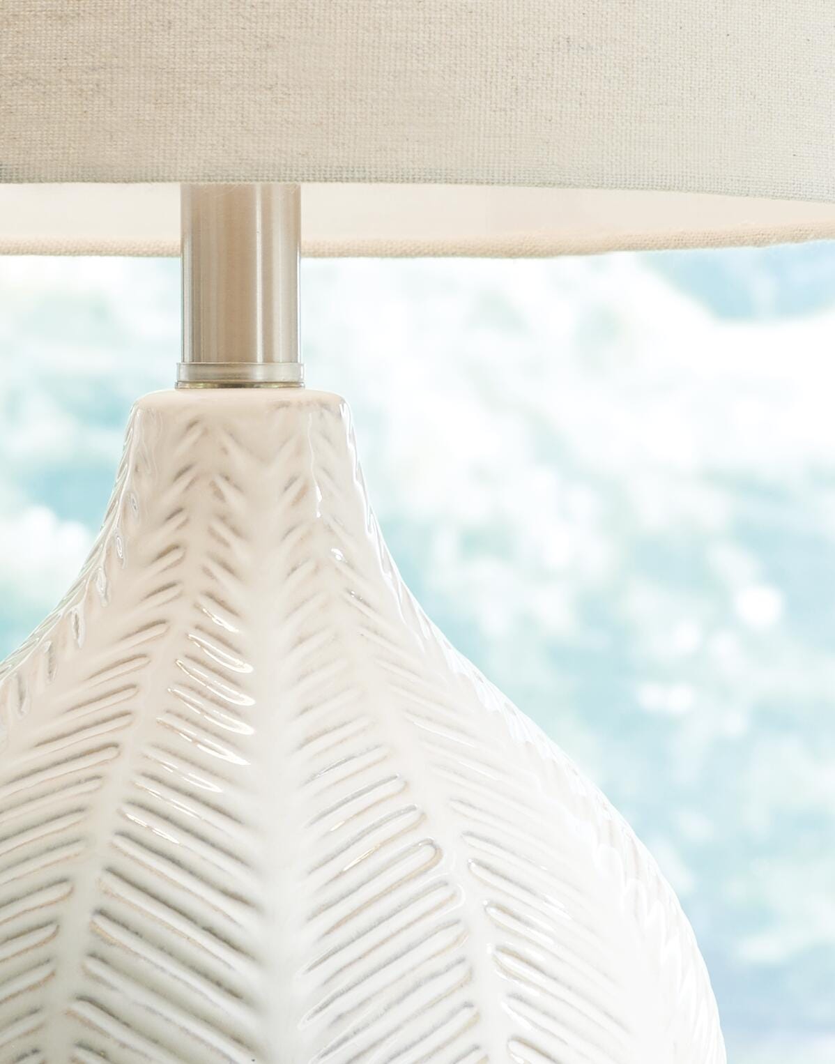 Rainermen Table Lamp in Off White, detail view