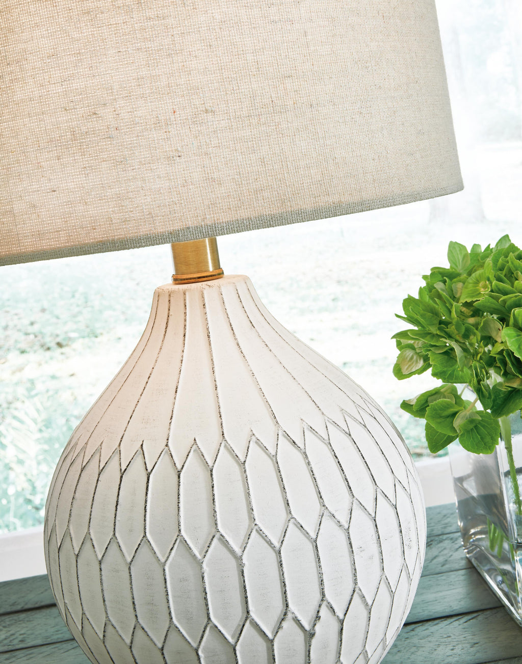 Wardmont Table Lamp in White, detail view