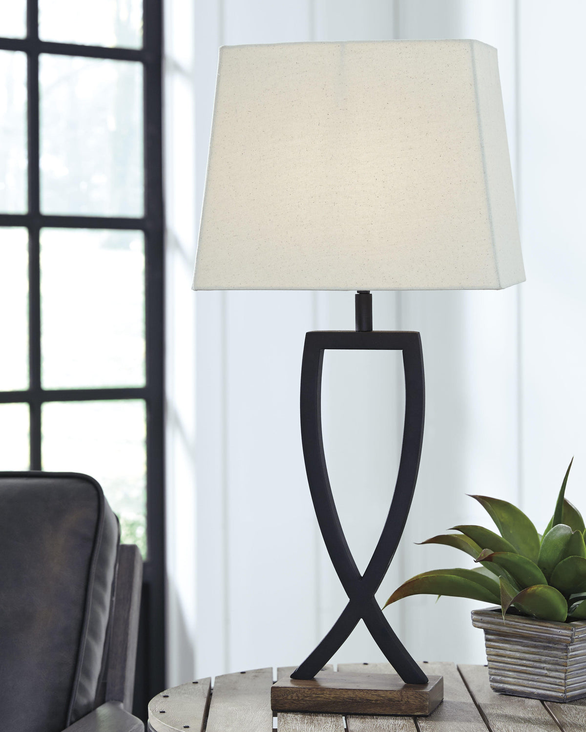 Makara Table Lamp (Set of 2) in Black/Brown, lifestyle view