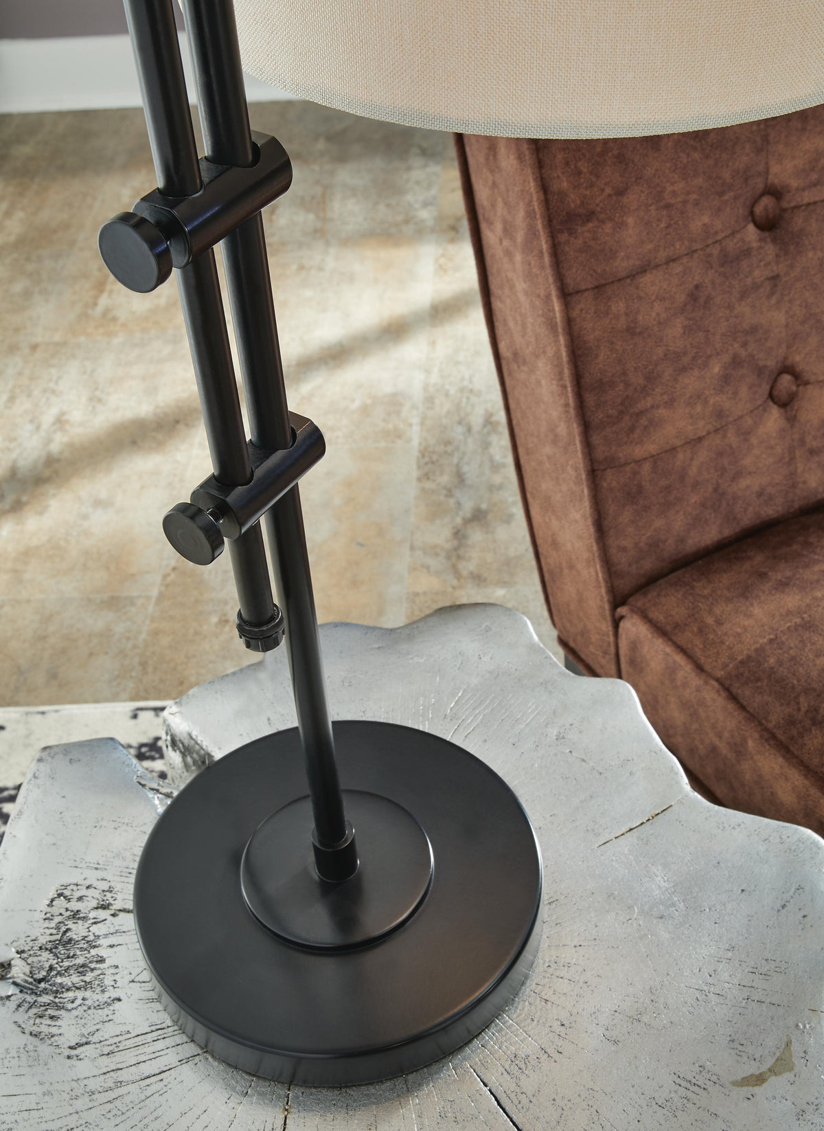 Baronvale Accent Lamp in Black, detail view