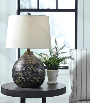 Maire Table Lamp in Black/Gold Finish