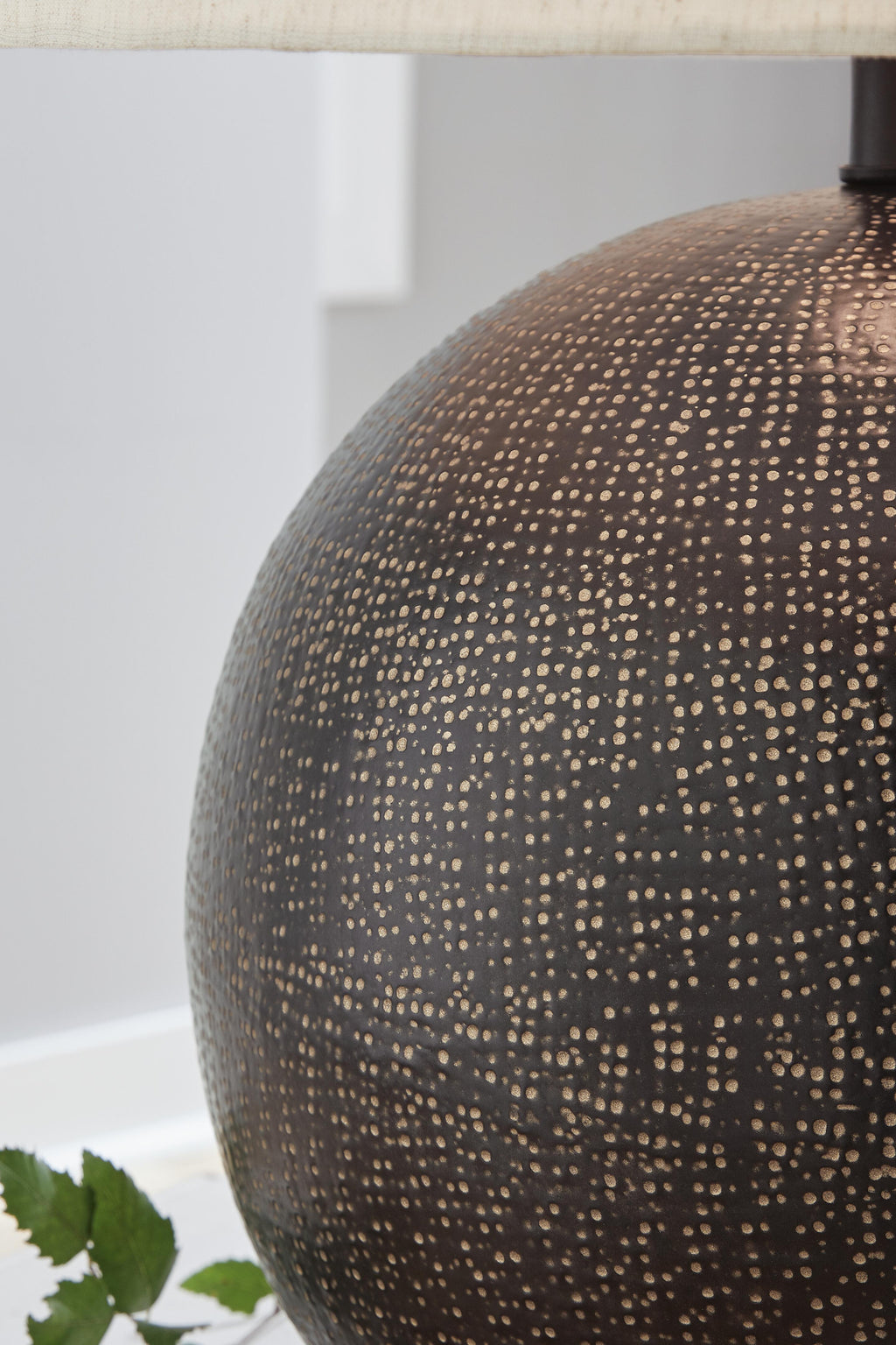 Hambell Table Lamp in Black/Gold Finish, detail view