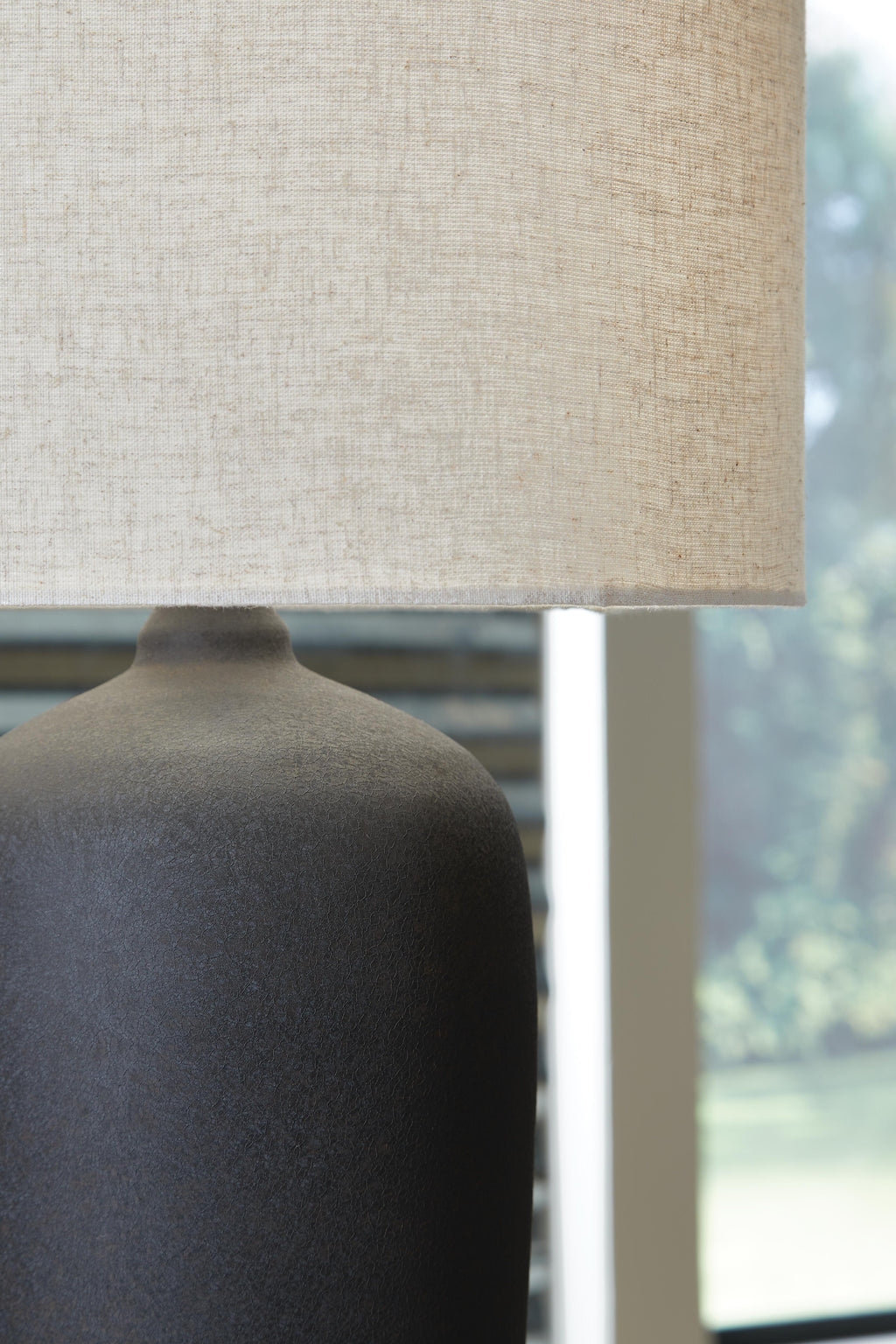 Ryenburg Table Lamp in Black, detail view