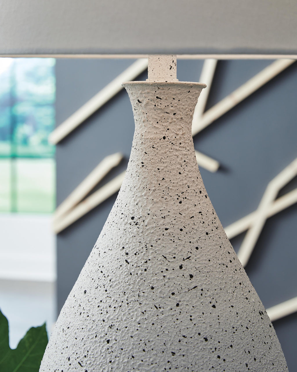 Wyattford Table Lamp in White/Black, detail view