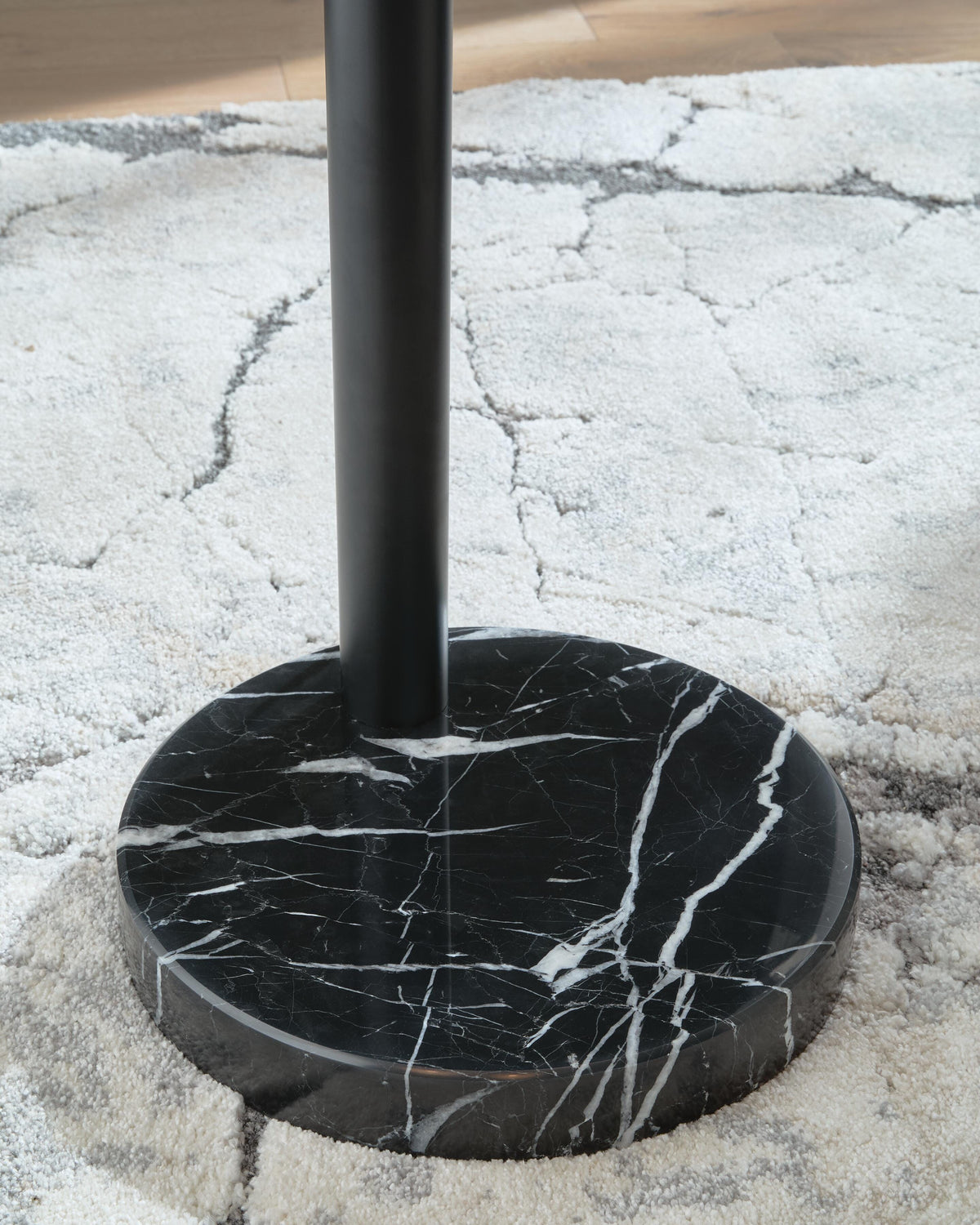 Gibbswellner Arc Lamp in Black, detail view