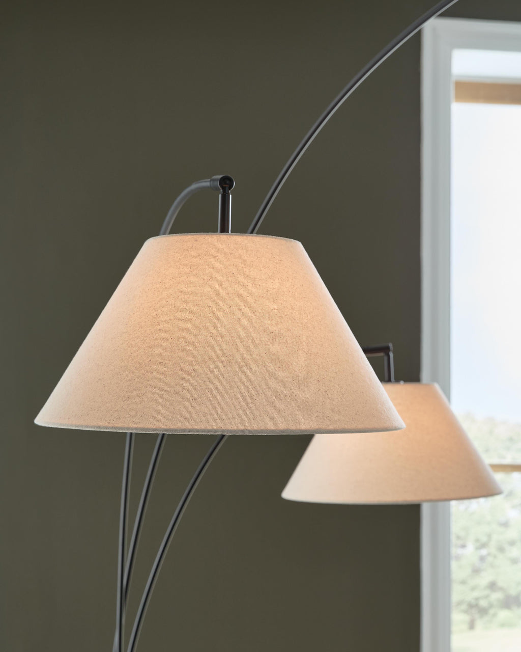 Gibbswellner Arc Lamp in Black, detail view