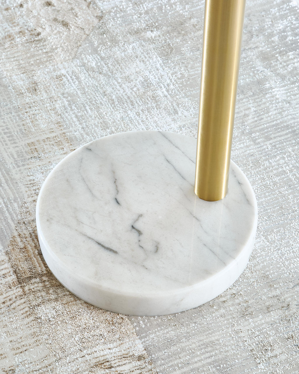 Valo Arc Lamp in Gold Finish, detail view