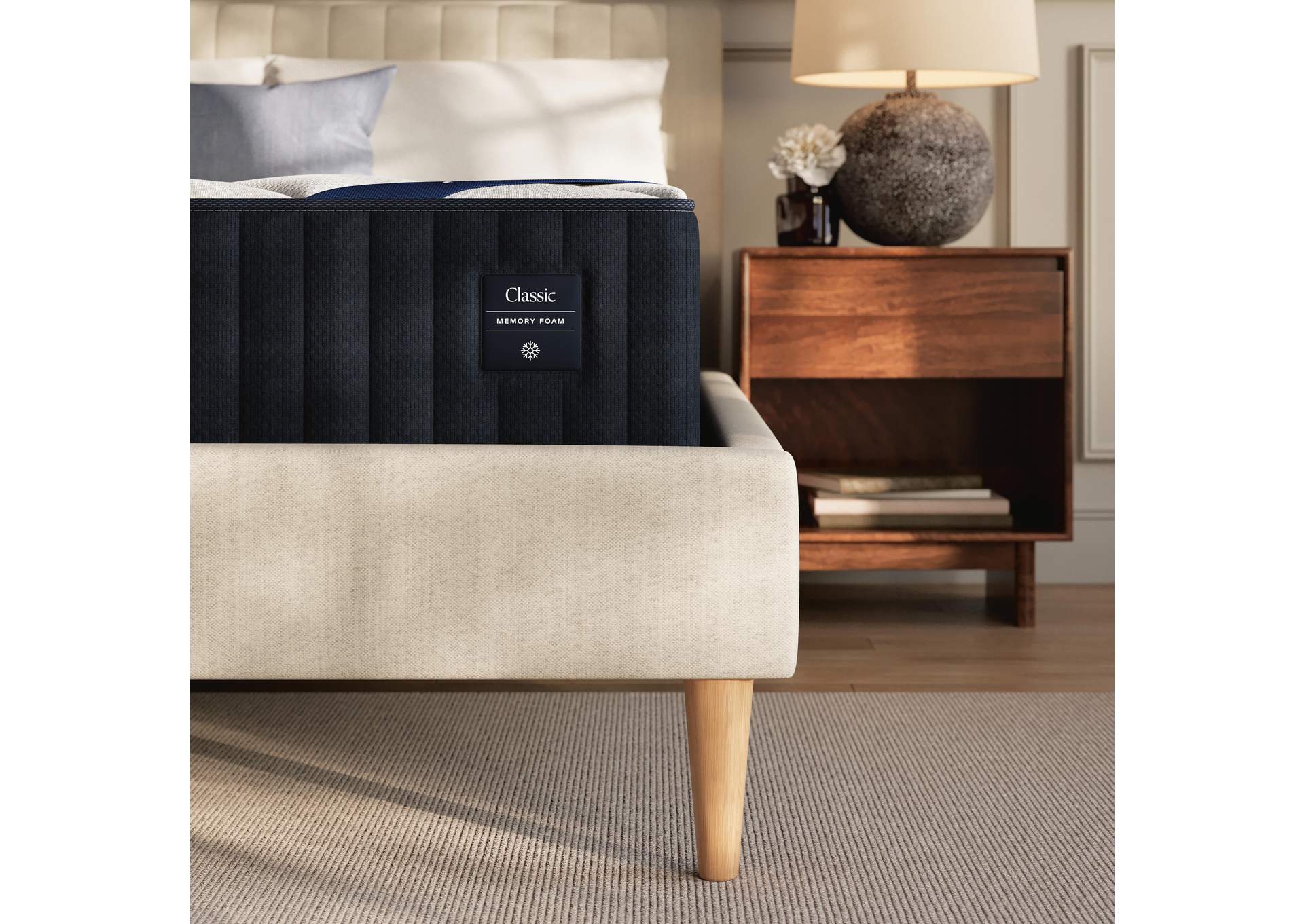 Dreamcloud Classic Memory Foam Queen Mattress detail