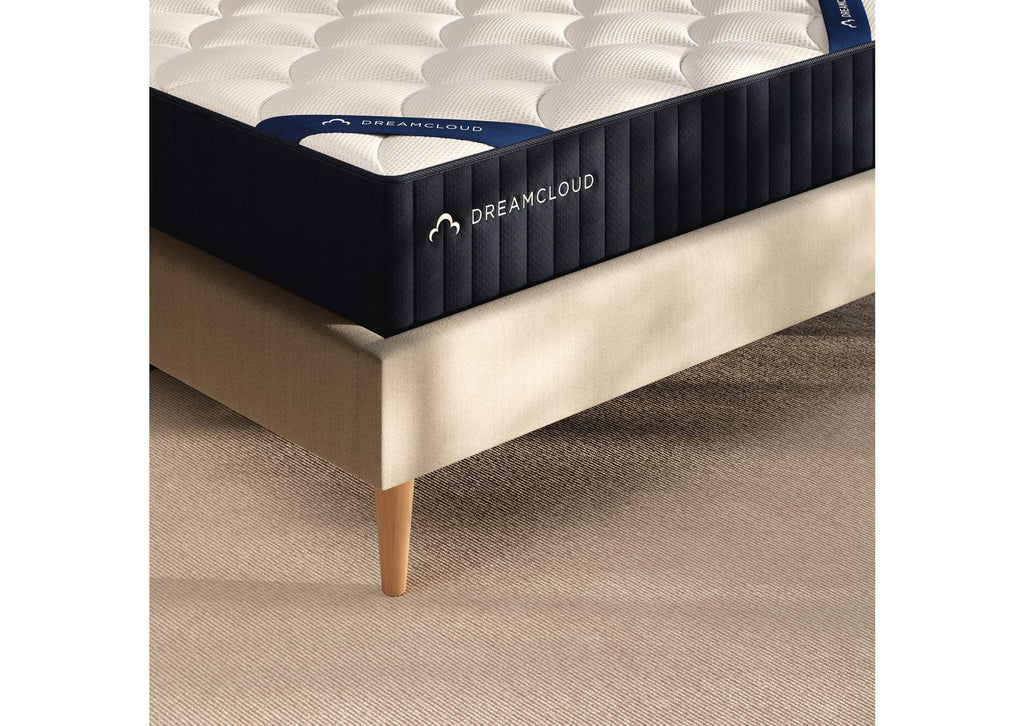 Dreamcloud Classic Memory Foam Queen Mattress detail