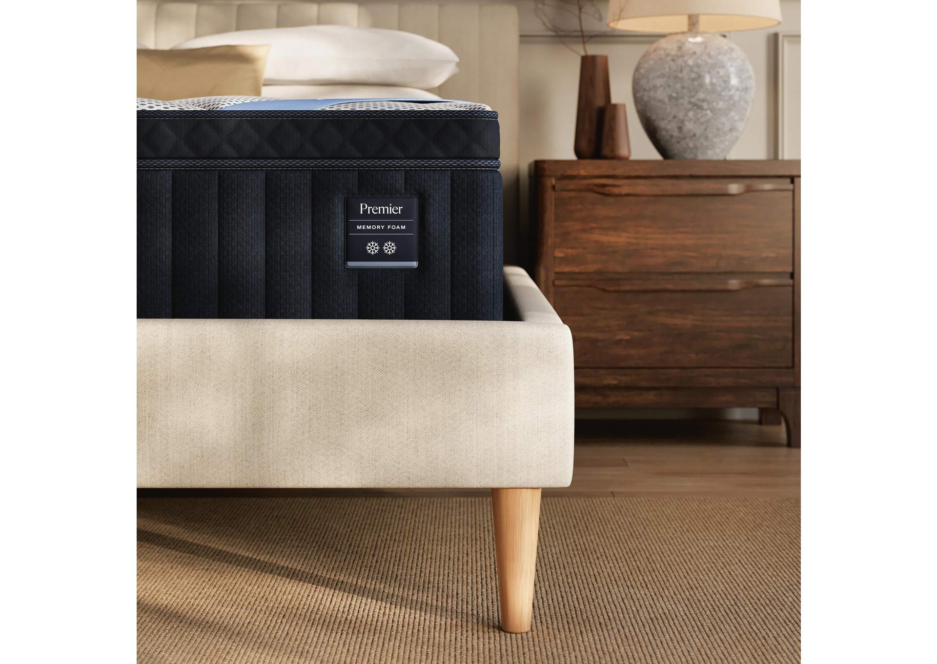 Dreamcloud Premier Memory Foam Queen Mattress detail