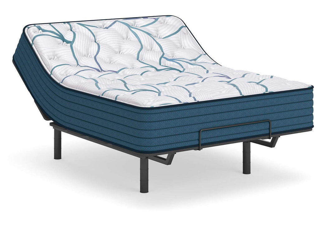 Limited Edition Plush 3.0 Queen Mattress angled view