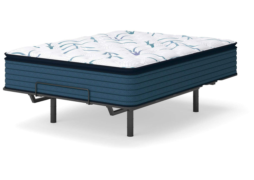 Limited Edition Plush PT 3.0 Queen Mattress angled view