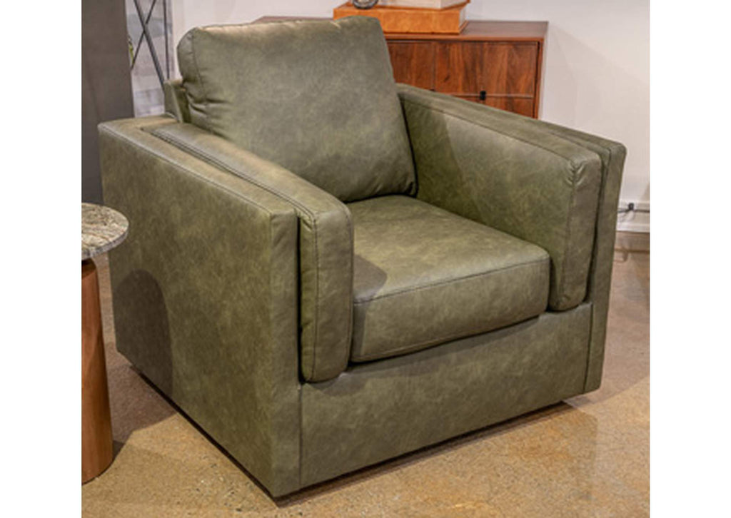 Hollis Studio Chair